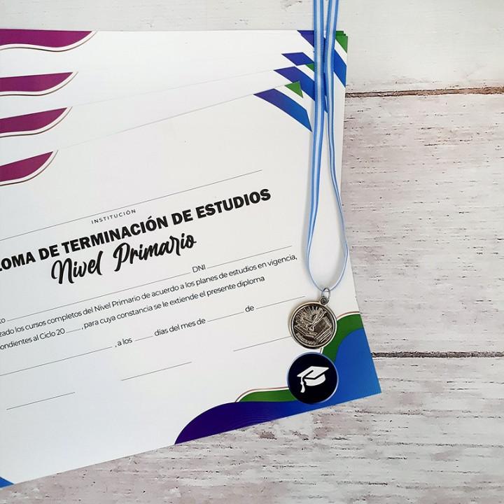 DIPLOMA-MEDALLA Y CINTA Egresados