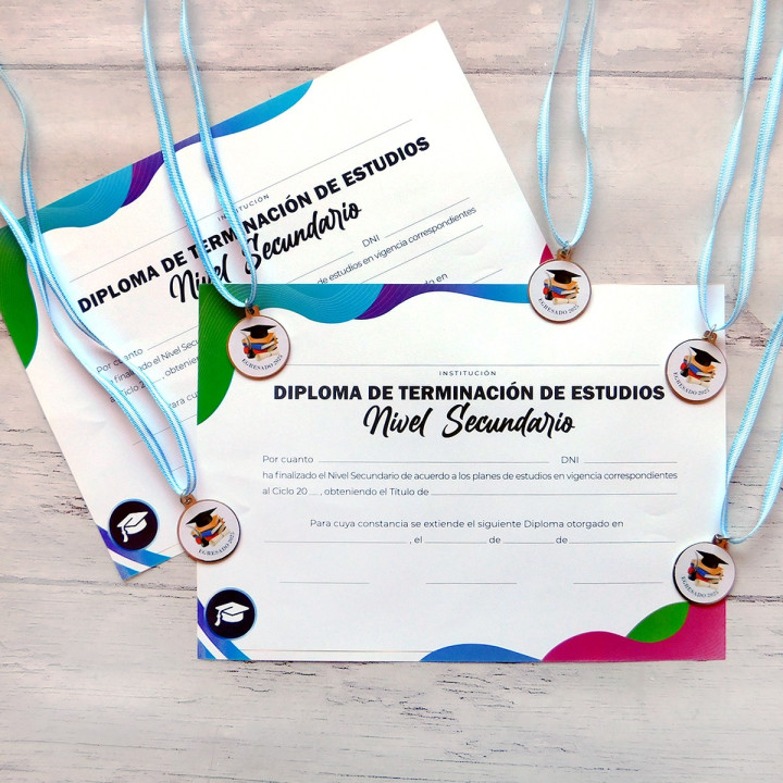 DIPLOMA-MEDALLA 2025 CON VINILO Y CINTA Egresados